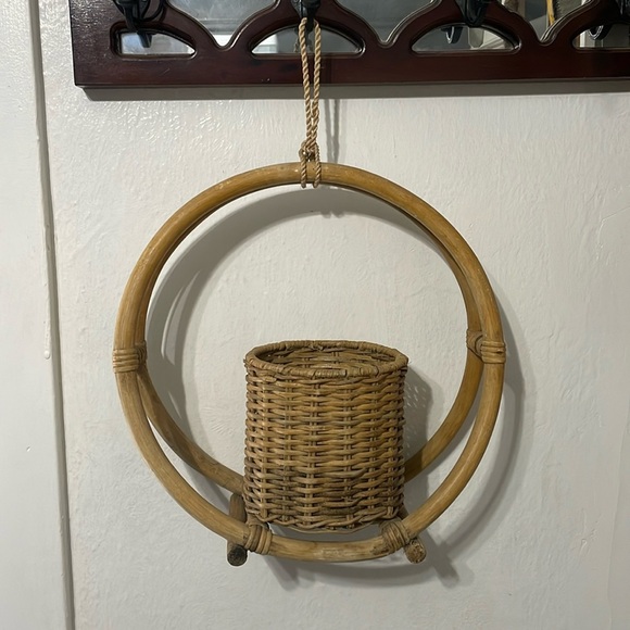 Vintage Hanging Plant Holder Woven Boho Rattan
Wicker Bamboo Planter Vtg Decor - Picture 1 of 9